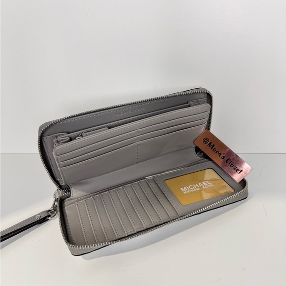 🦋Michael Kors Large Continental Wallet - Picture 3 of 6